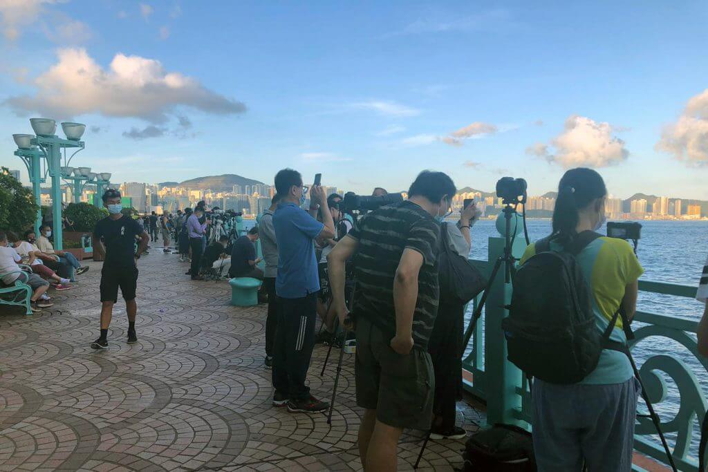 Hundreds gather at Whampoa promenade, an optimal viewing location suggested by Hong Kong Space Museum, for the “super blood moon”.