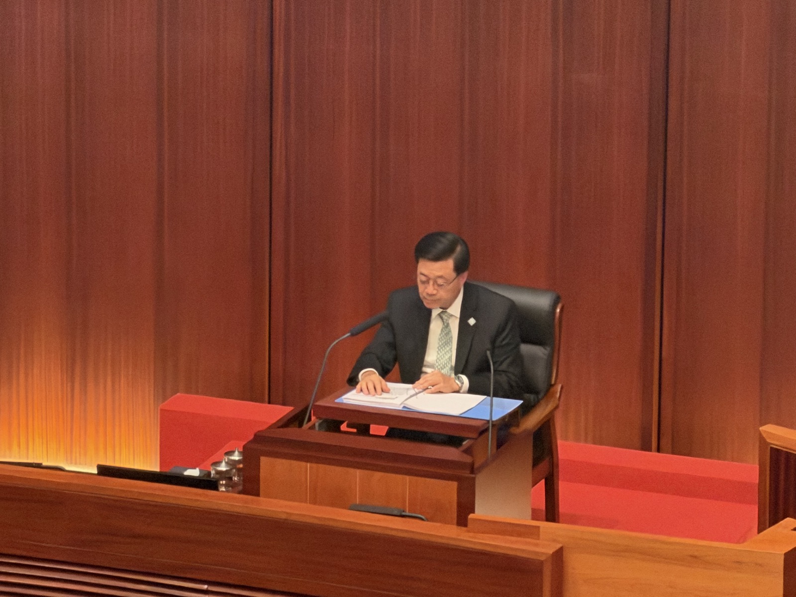 Chief Executive John Lee Ka-chiu delivering his 2026 Policy Address speech, wearing a green tie on Sept. 16. (Photo credit: Harris Tang Ho Chung)